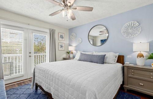 Escape to Sand Dollar Holler: Coastal Retreat, 3 Beds, 2.5 Baths, Sleeps 10! - Foto 159