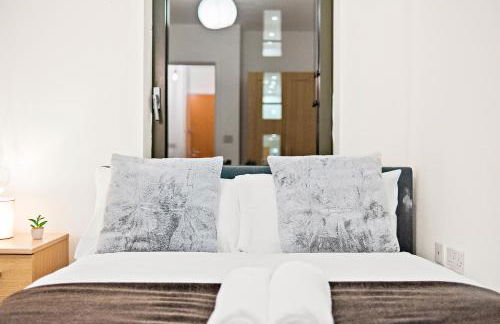 Modern 3-Bed Penthouse with Terrace & Gym, Near Canary Wharf, Weekly deals - Foto 35