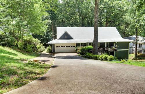 Modern Luxe Family & Groups Friendly Bungalow with Patio & Workspace - Foto 1