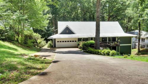 Modern Luxe Family & Groups Friendly Bungalow with Patio & Workspace - Foto 1