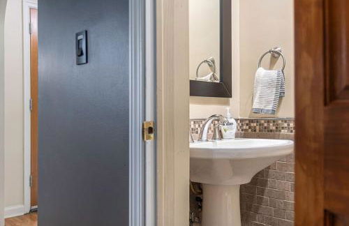 Peaceful Hillside Retreat Firepit & Spacious Yard - Photo 19