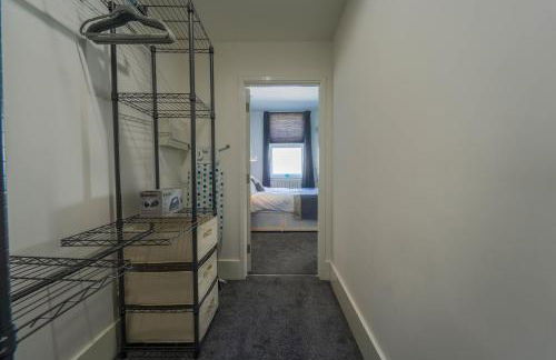 Captivating 1-bed Apartment, Merthyr Tydfil - - Photo 10