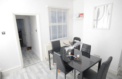 3 BR- King size bed, Netflix, Garden FREE Parking - Foto 10