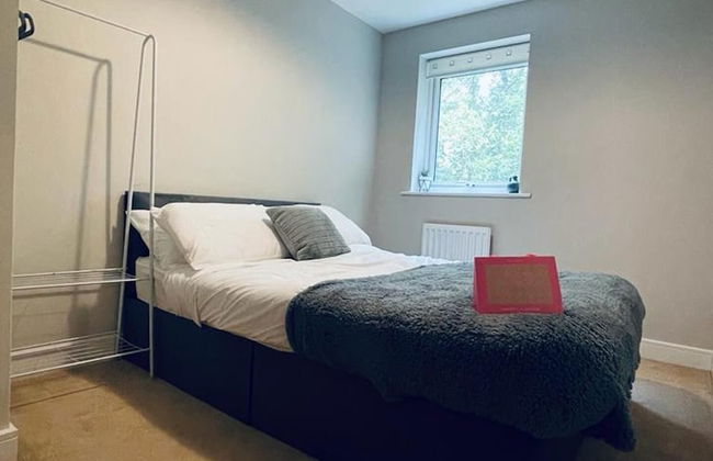 Stunning 2-bed Apartment in Crawley - Foto 4