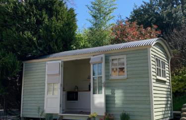 The City Hut - Photo 1