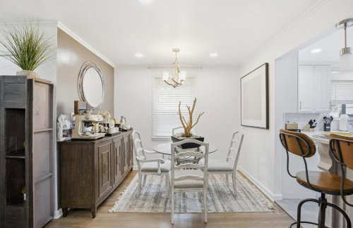 Stylish Hot Tub Retreat with Ping Pong home - Foto 41