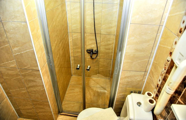 Beach Front Apartment Close to Centre of Side With all you Desire Sleeps up to 4 - Photo 10