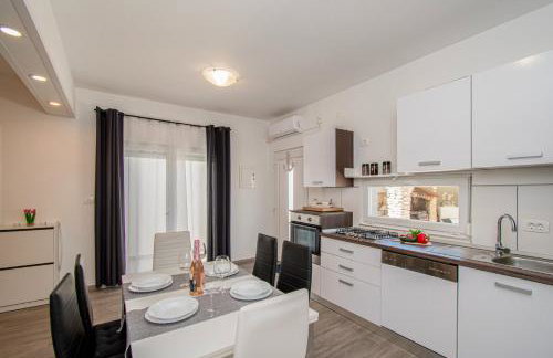 Villa Marsel with Pool & Jacuzzi by Istrabook - Foto 22