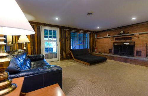 Secluded Cabin Rental for a Large Group Getaway on the Shenandoah River near Luray, Virginia - Photo 17