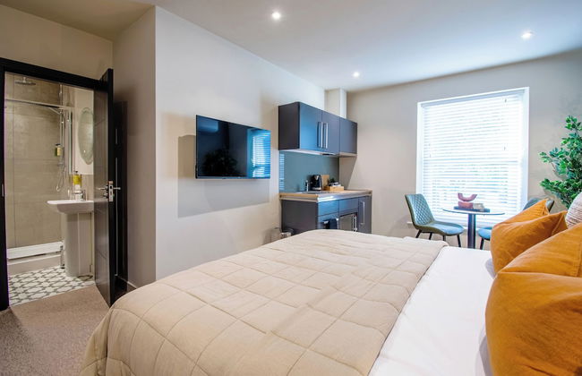 Thetford Hive - Photo 24