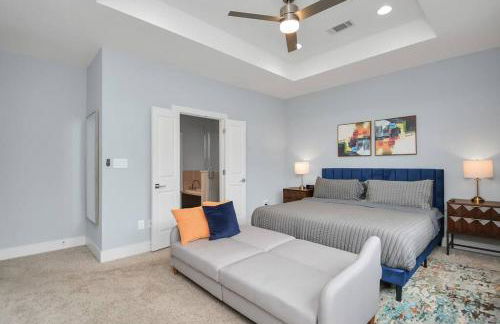 Skyline Views - Sleeps 10 Home Near Downtown - Photo 49