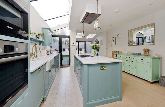 Central London 4BR Queens Park Family Home With Garden - Foto 18