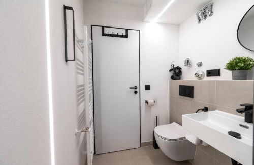 Malu Rooms - im Zentrum, Kostenloser Parkplatz, Klima, Balkon, Netflix, 24h Checkin - Photo 26