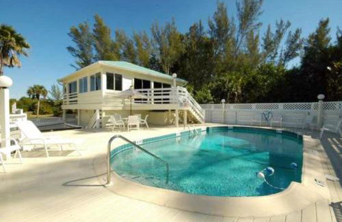 Remote Island Retreat with Private Ferry, Pool, Beach - Foto 47