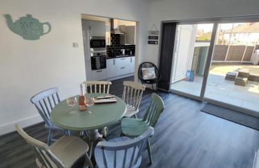 Delightful newly renovated 3-bed house with garden beach hut - Foto 23