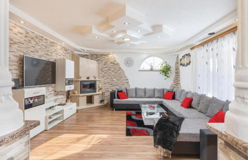 Awesome Home In Nedescina With Kitchen - Foto 2