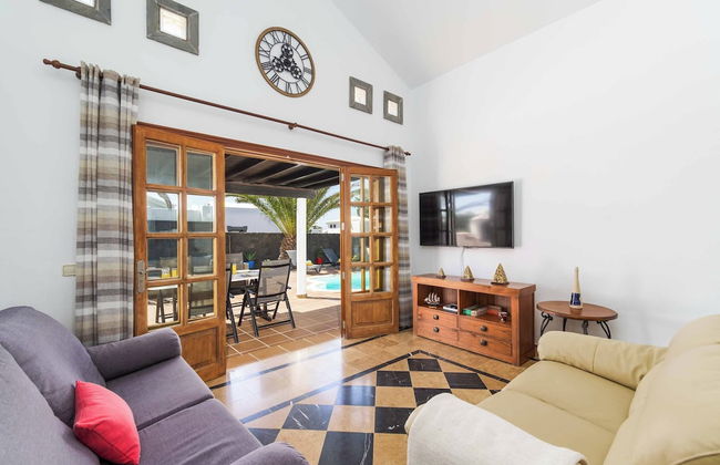 Villa Gisher - Photo 1