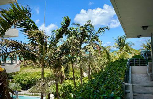 Beachfront Bentley Hotel One Bedroom Suite with Balcony and Beach access - Foto 41
