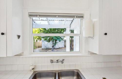 Charming Eugene Retreat Private Hot Tub and Yard! - Photo 11