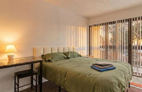 3BR Townhouse with Free Parking Near Downtown Ohio - Foto 6