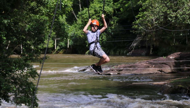 Diversión en tirolina