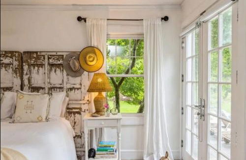 Luxury Sag Harbor Home with Heated Pool & Charm - Foto 20