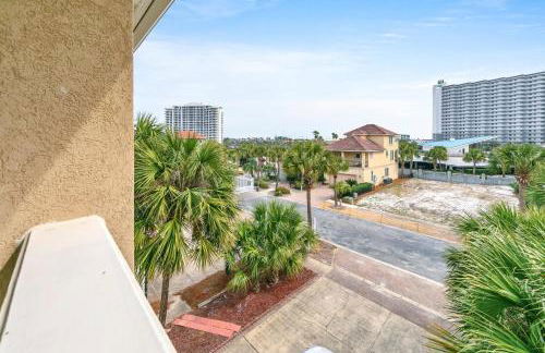 The Spyglass a 5 bed 3 bath house that sleeps 14 and just 67 steps from the beach - Foto 102