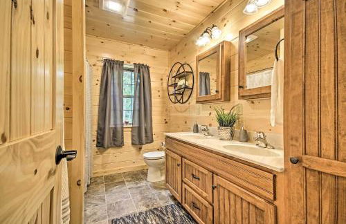Lake View and Hot Tub Wrightsville Cabin! - Foto 13