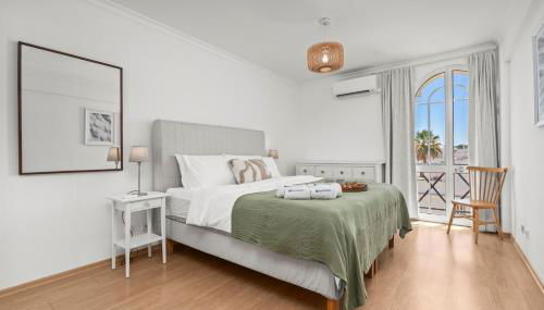 Elegant Flat with Pool & Balcony by HostWise - Foto 3, towels