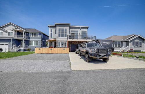 Sleek Ferndale Home with Ocean and Mountain Views! - Photo 28