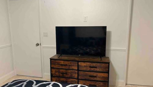 Master Bedroom w Pvt Bath in shared home - Foto 5