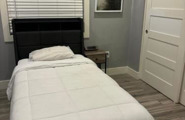 PHX Airport 9BR, 7BA, BBQ, events and pets Allowed - Photo 13