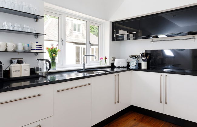 Stunning 5BR Home With Pool - 5 min to Beach - Foto 77