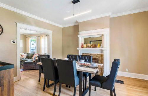 Modern Oakley Retreat - King Bed - Free Parking - Centrally Located - Foto 16