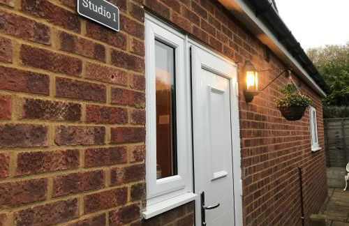 Studio-1-Staines/Heathrow/London-own entrance - Foto 1