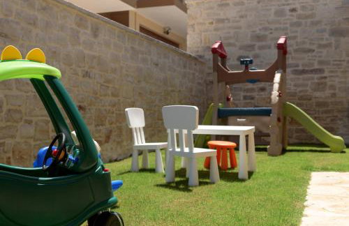 Jasmine Villa, with Heated Pool & Curated Design, By ThinkVilla - Foto 19