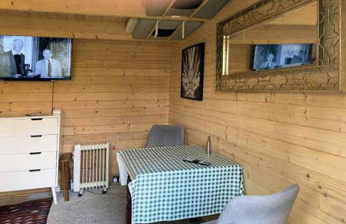 Cosy Garden Log Cabin - Photo 4