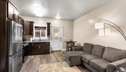 The Yellowstone Hideaway Unit C - Foto 2, stove, pet friendly