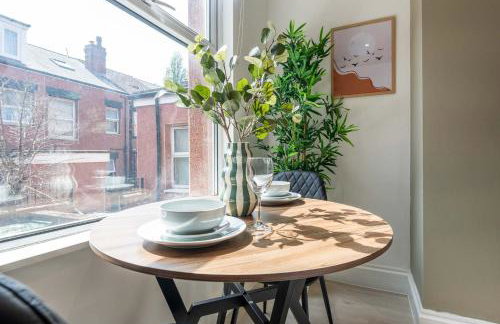 Trendy 1 Bedroom Flat near Leeds City with Free Parking, Ideal for Contractors & Long Stays - NordStay - Foto 3