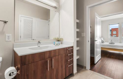 Chic 1BR Alexandria Retreat - Fast Metro Access - Photo 9
