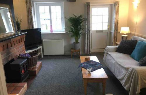 Corner Cottage - base for exploring North Norfolk - Photo 17