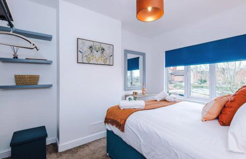 Spacious 3 Bed Home in Great Location by 53 Degrees Property - Ideal for Business with Parking - Foto 17