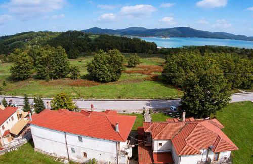 Orama Hotel - Serene Lake Plastira Retreat with Stunning Views - Photo 2