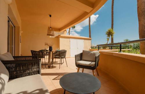 Luxurious frontline golf apartment in Elviria - Photo 22