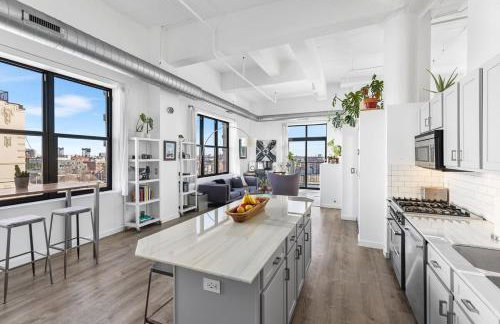 Modern Historic Loft 19ft Ceilings, Gym, Heated Parking, Skyline Views, Balcony - Foto 2