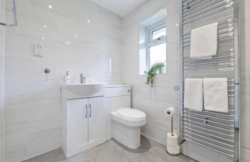 Spacious 3-Bed Home with Driveway Parking - Gloucester - Foto 12