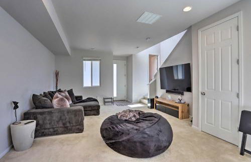 Near Hiking and Biking Trails Townhome with Patio - Foto 5