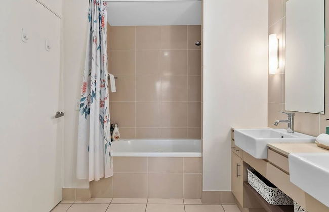 Poolside Paradise Cairns - 9 Pools BBQ Gym - Foto 5