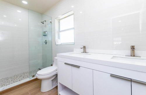 4 BD 3BA Heated Pool Close to Beach - Foto 10