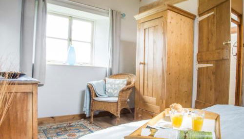 Cinnamon Cottage Newcastle Emlyn - Photo 4, wardrobe